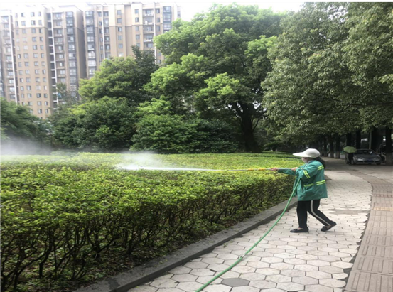 抗击高温 市城市绿化管理中心全面开展抗旱工作